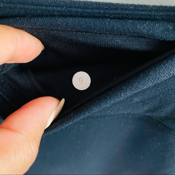 Black Wunder Under Crop Training Leggings by Lululemon Athletica Size 6 - Picture 10 of 11